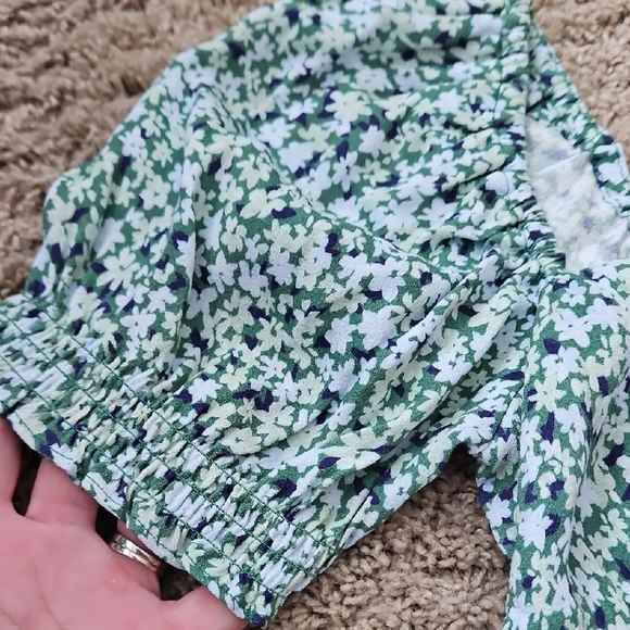 Aritzia Sunday Best Smocked Puff Sleeve Top - Picture 4 of 8